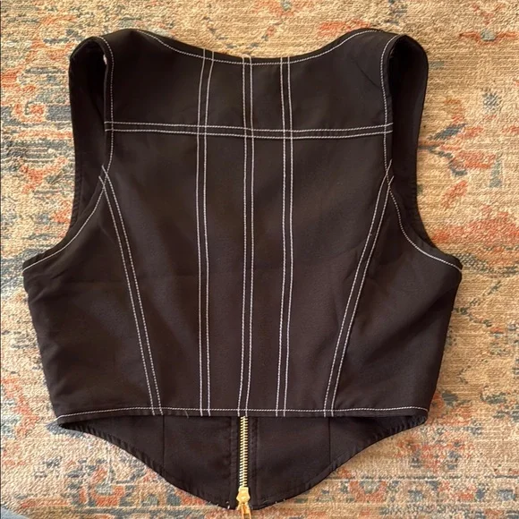 White Fox Black Fitted Top with White Stitching and Gold Zipper - Picture 4 of 4